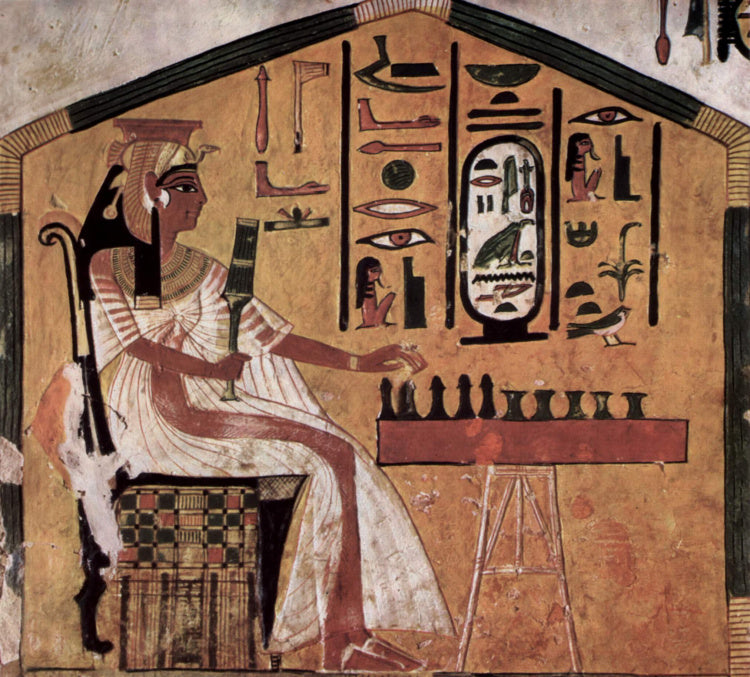 Nefertiti plays senet